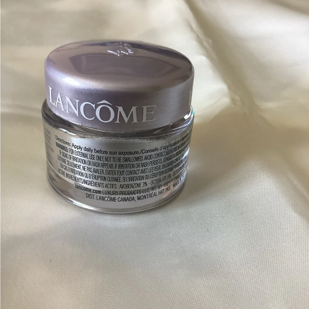 Lancôme Renergie Lift Volume NWOT‎ - Picture 2 of 4